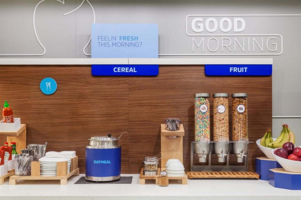 Holiday Inn Express & Suites Phoenix Glendale Dist By Ihg Ngoại thất bức ảnh