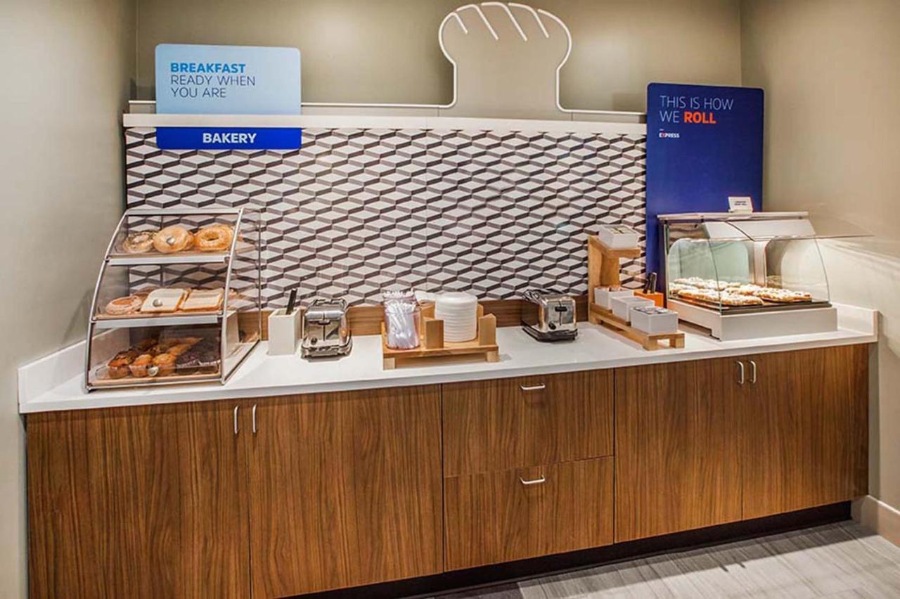 Holiday Inn Express & Suites Phoenix Glendale Dist By Ihg Ngoại thất bức ảnh