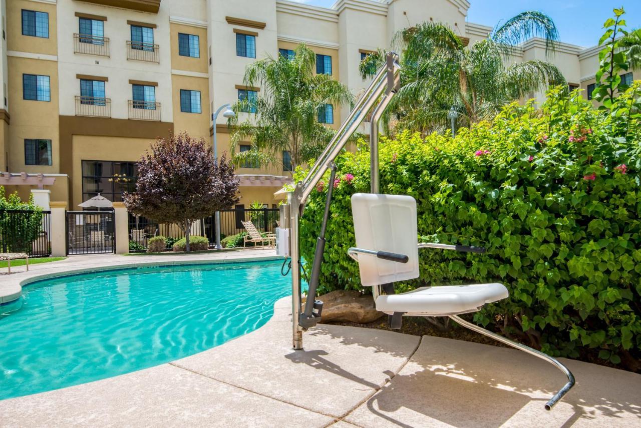 Holiday Inn Express & Suites Phoenix Glendale Dist By Ihg Ngoại thất bức ảnh