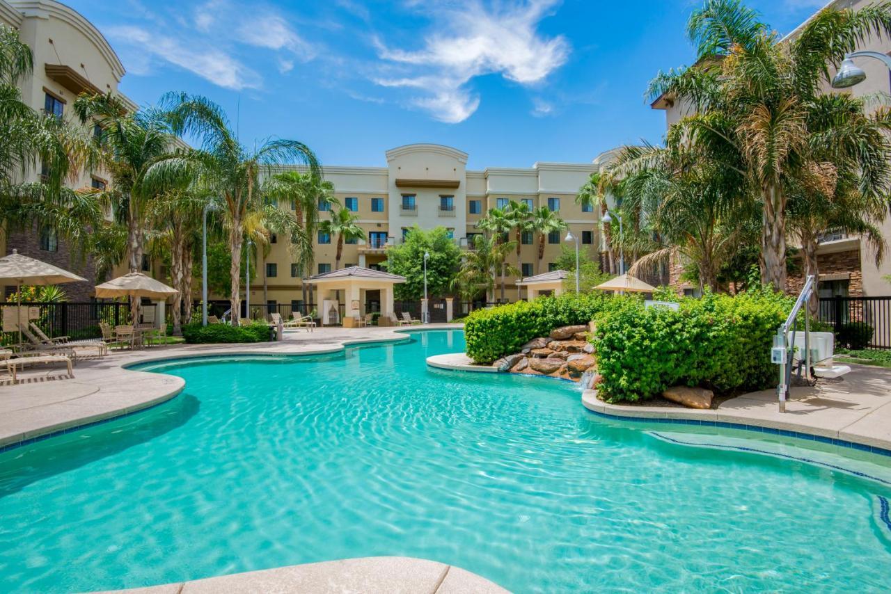 Holiday Inn Express & Suites Phoenix Glendale Dist By Ihg Ngoại thất bức ảnh