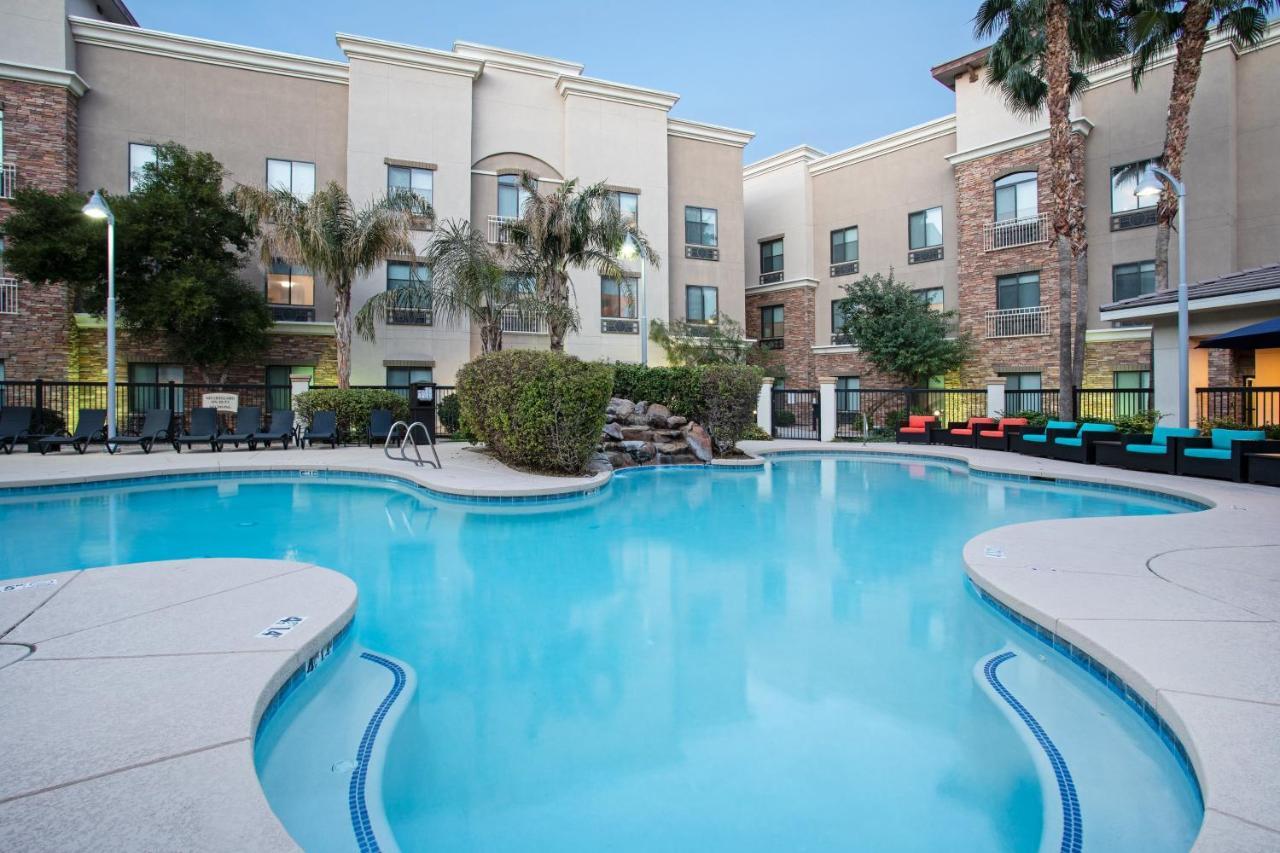 Holiday Inn Express & Suites Phoenix Glendale Dist By Ihg Ngoại thất bức ảnh