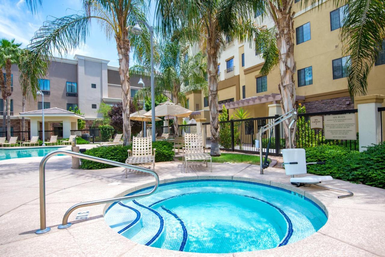 Holiday Inn Express & Suites Phoenix Glendale Dist By Ihg Ngoại thất bức ảnh