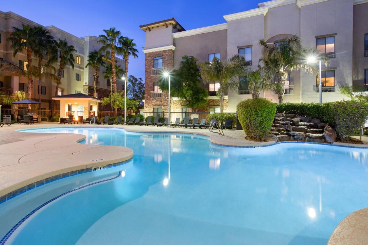 Holiday Inn Express & Suites Phoenix Glendale Dist By Ihg Ngoại thất bức ảnh