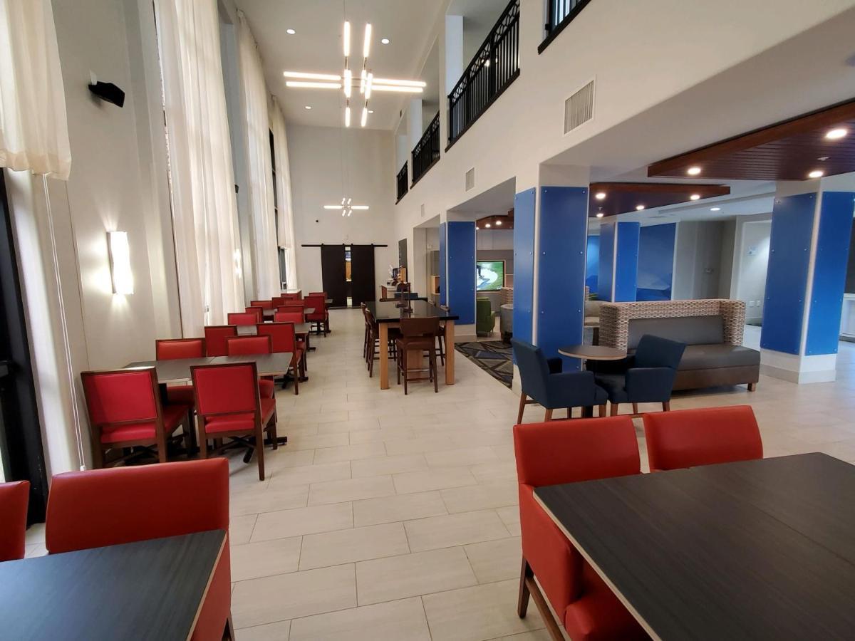 Holiday Inn Express & Suites Phoenix Glendale Dist By Ihg Ngoại thất bức ảnh